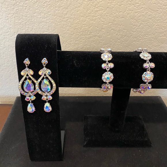 IRIDESCENT MULTI-COLOR CRYSTAL CHANDELIER EARRINGS & 2- BRACELET SET - Picture 1 of 8